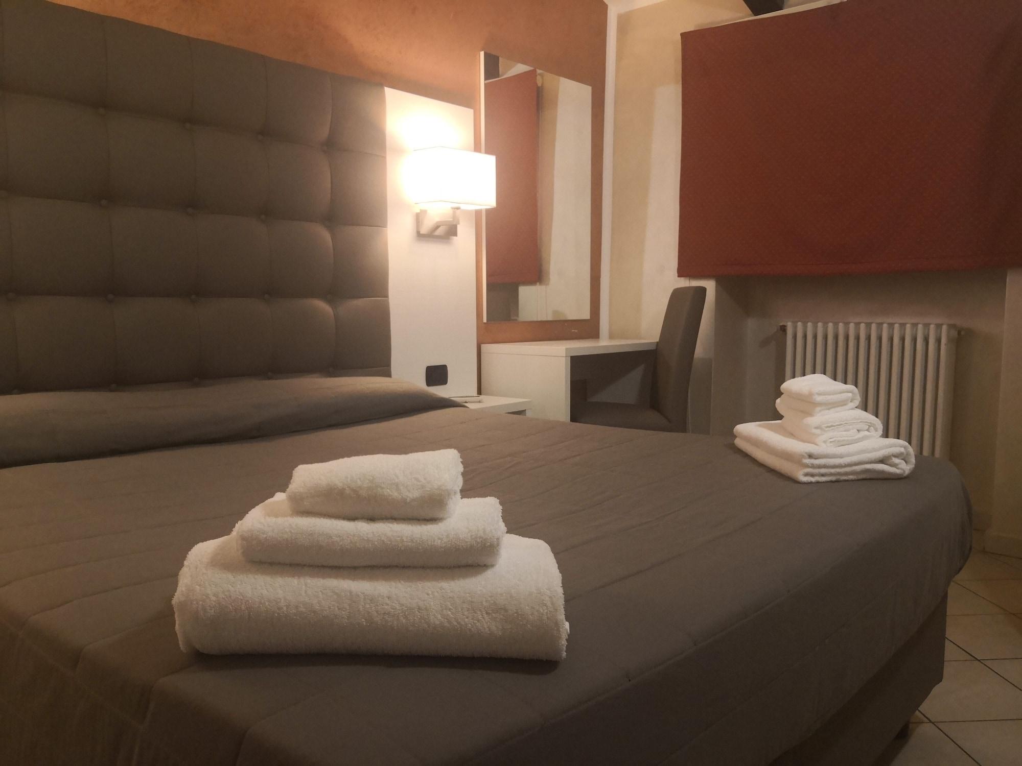 פינרולו Hotel Villa Glicini מראה חיצוני תמונה