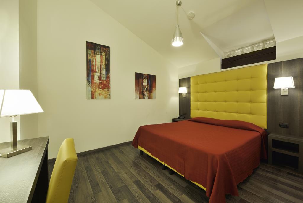 פינרולו Hotel Villa Glicini מראה חיצוני תמונה